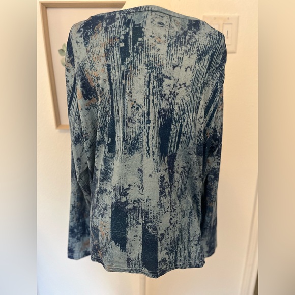 Random Pattern Blue Color Design Long Sleeve - Picture 2 of 4